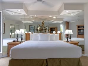 Master Bed in 1 Bedroom Suite at Legacy Vacation Resorts
