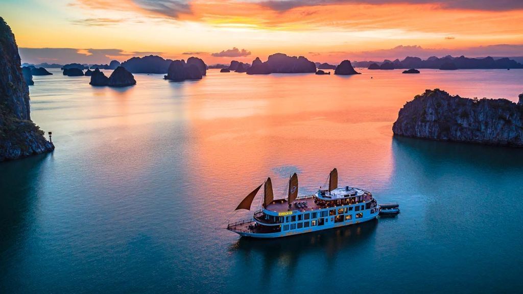 Boat on a cruise in Hạ Long Bay near Sunway Hotel Hanoi