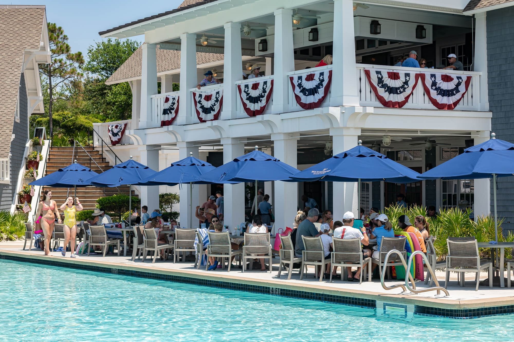 People enjoying the outdoor dining at Watersound Beach Club restaurant 30°86°