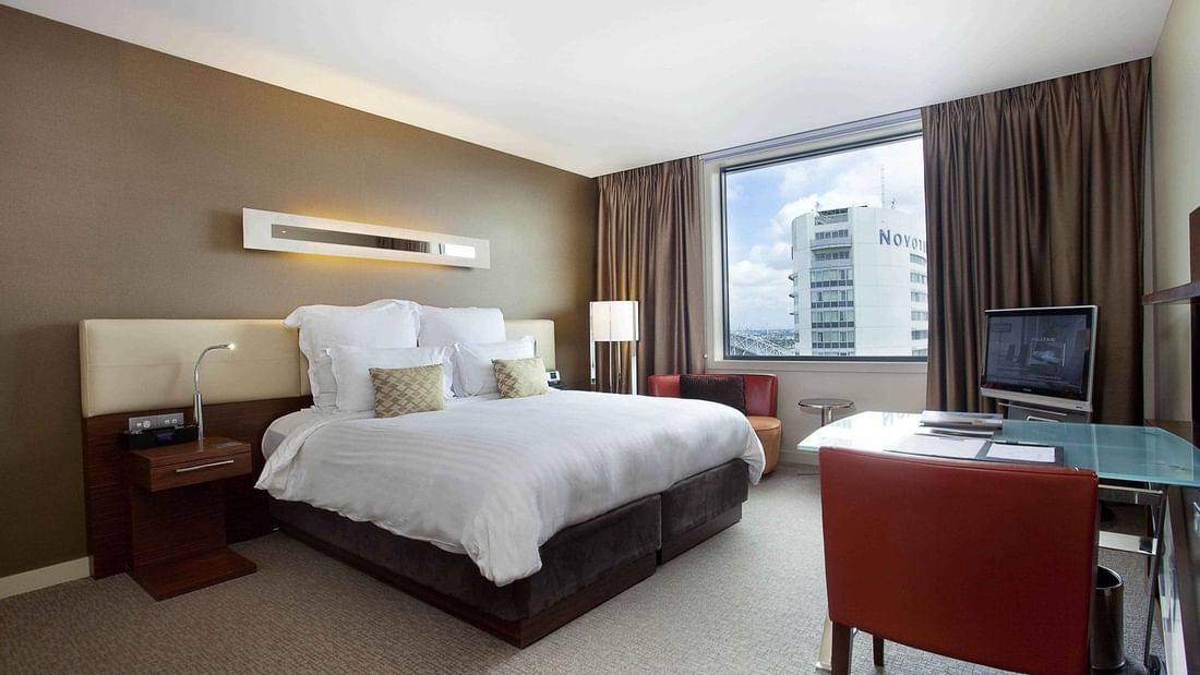 King bed & desk in Superior Room at Pullman Sydney Olympic Park