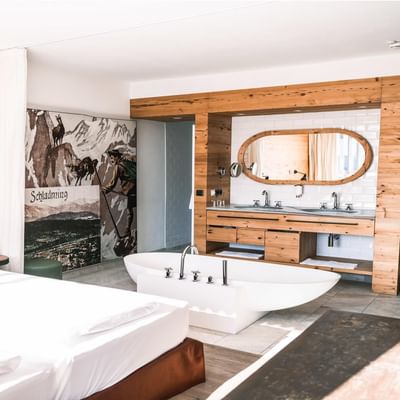 Bed & tub in Senior Suite Hochgolling at Falkensteiner Hotels