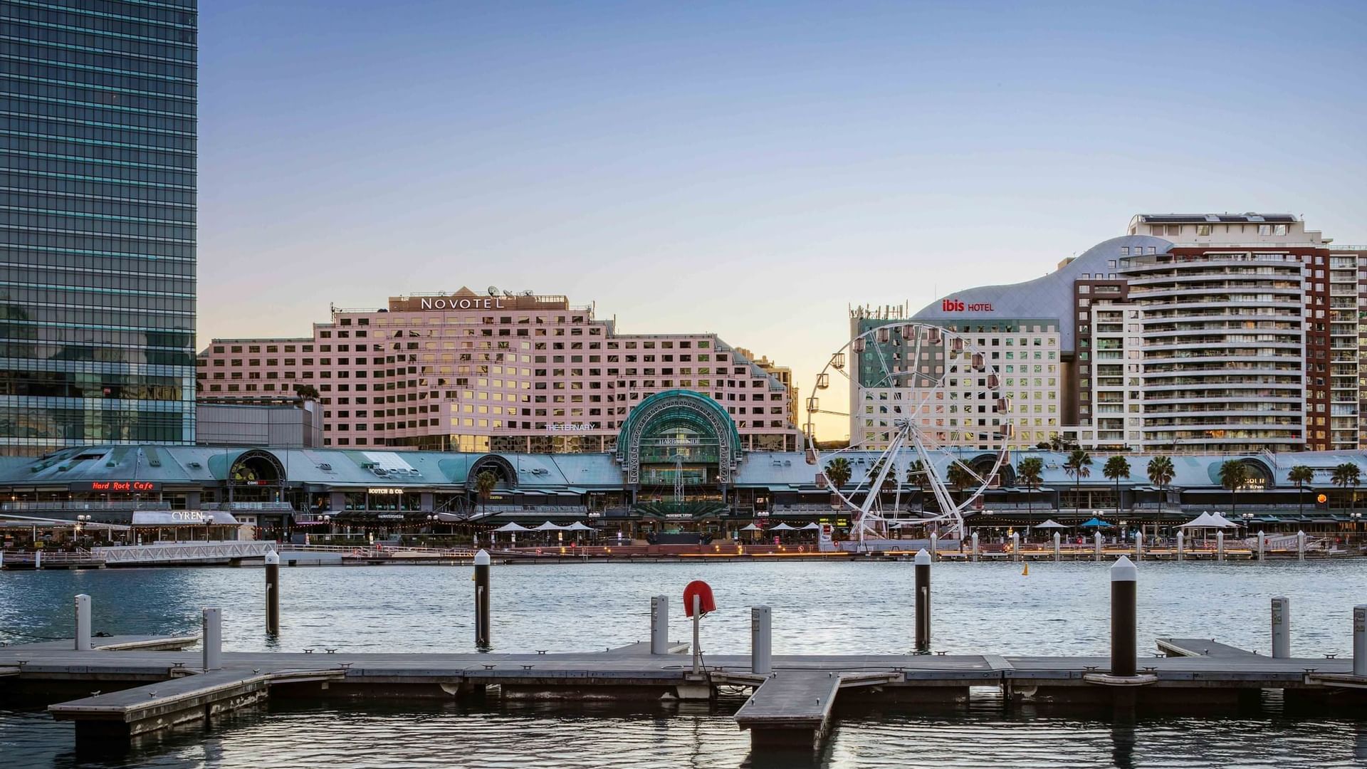 Novotel & Ibis Sydney Darling Harbour Dusk