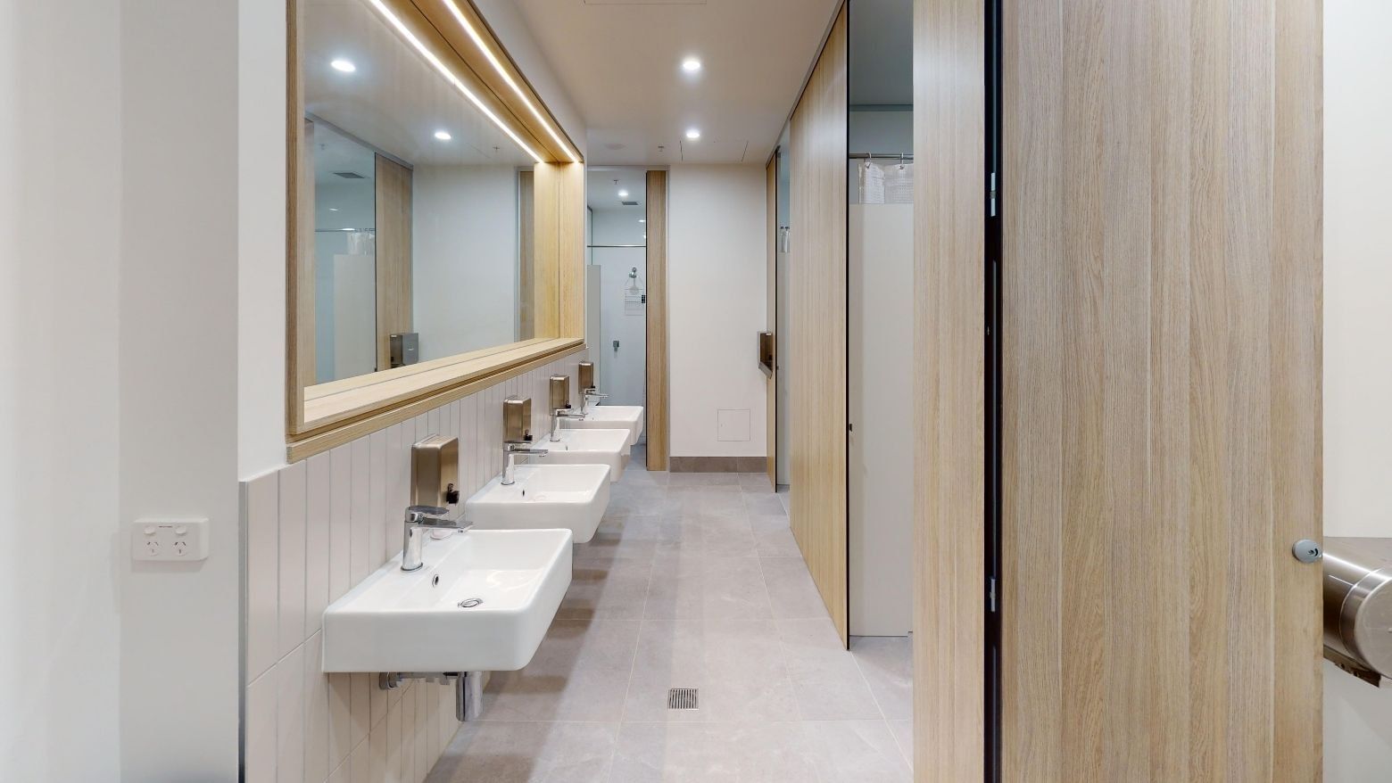 Shared bathroom at UniLodge Herston.
