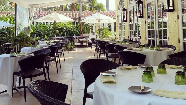 Outdoor dining area in Dining Terrace at Brazilian Court