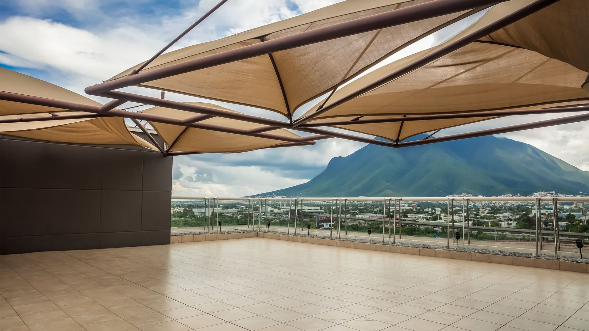 Interior of the rooftop area at Fiesta Inn Monterrey Fundidora