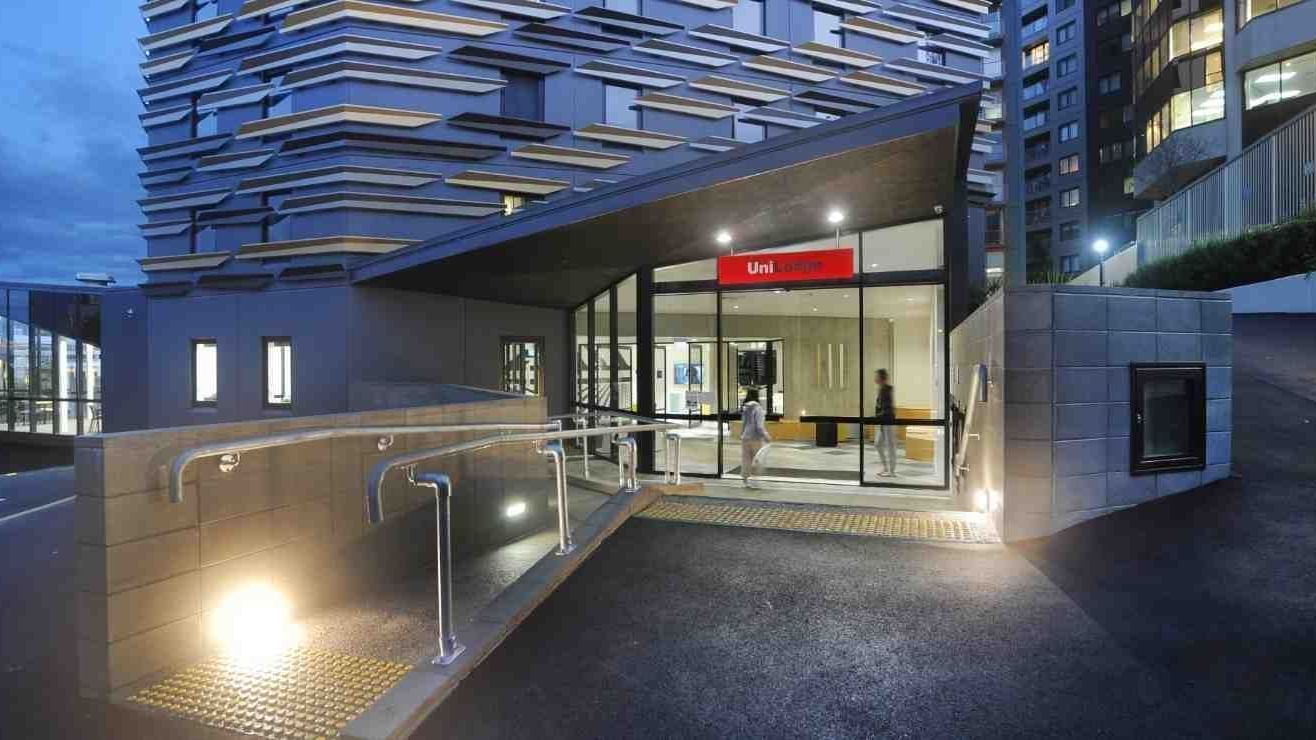 unilodge-on-whitaker-outside-building-entrance