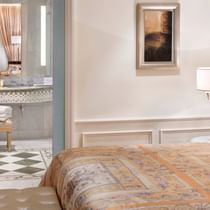 KING BED OF THE SUPERIOR VERSACE ROOM AT PALAZZO VERSACE