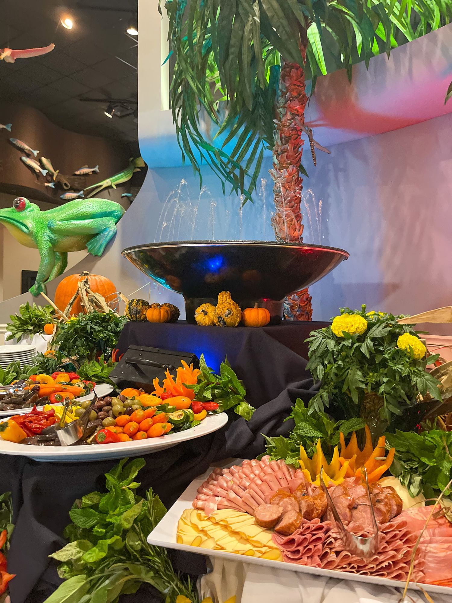 The Thanksgiving buffet at Rosen Centre features an incredible selection of harvest-inspired favorites, international flavors, and a sampling of Rosen Centre’s incredible restaurants. 