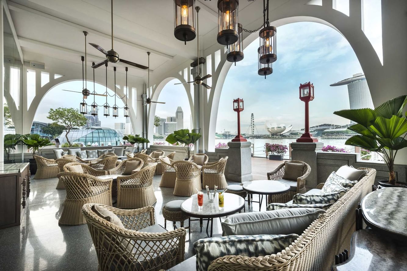 Outdoor dining at the Clifford Pier in Fullerton Bay Singapore