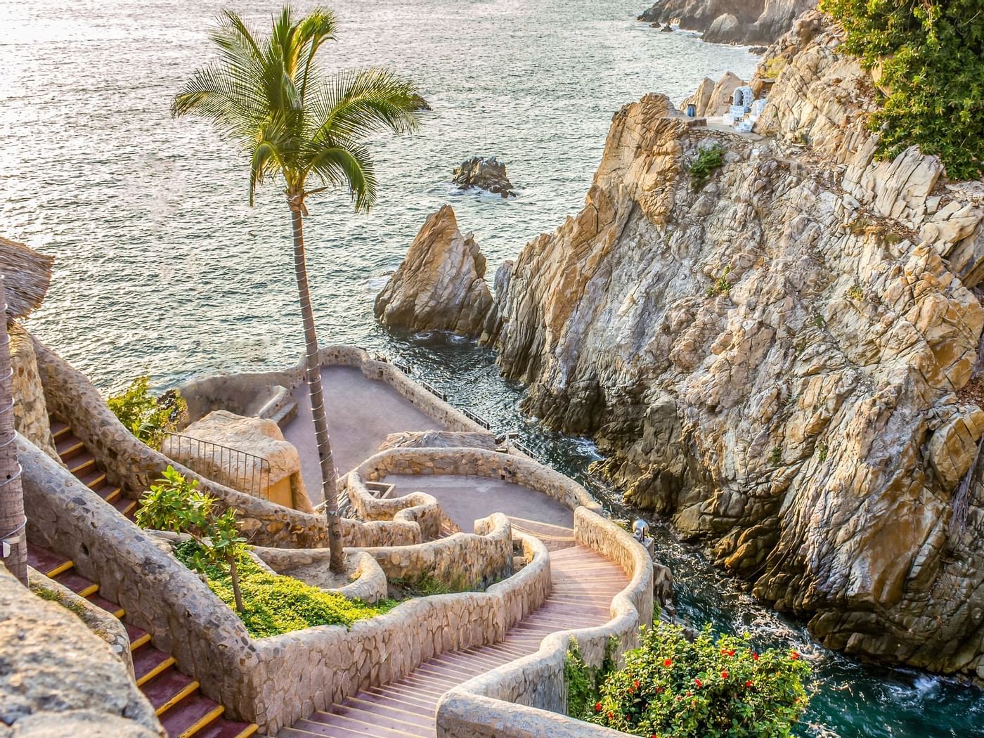 La Quebrada junto a la playa cerca de Hotel Grand Fiesta Americana