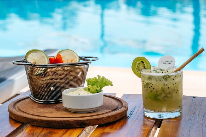 Starter & cocktail served by the pool at Grand Hotels Lux