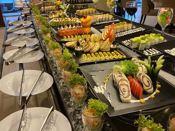 Display of the well-prepared buffet at Naviti by Warwick Al Khobar