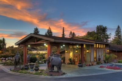 Exterior view of the motor lobby at Dinah's Garden Hotel