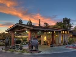 Exterior view of the motor lobby at Dinah's Garden Hotel