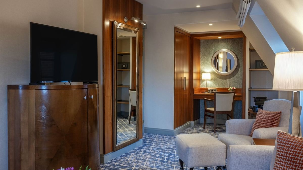 Junior Suite TV lounge area featuring a sofa near the working desk at Warwick Grand Place Brussels