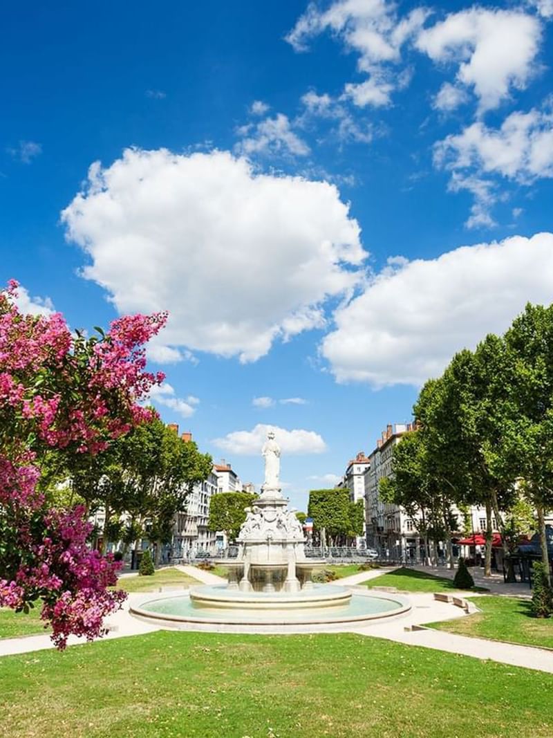 Landscape view of Brotteaux Area near Warwick Reine Astrid - Lyon