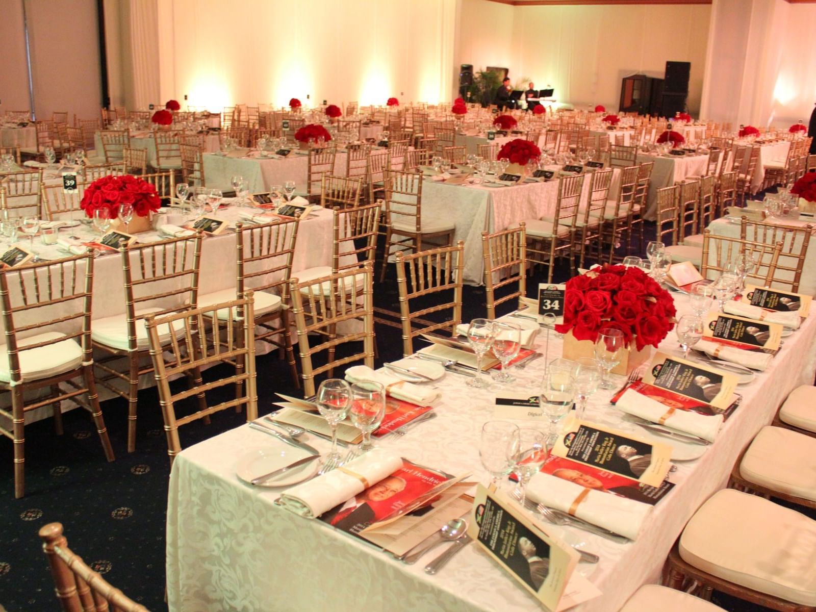 Table arrangement with flower décor in Negril suite at Jamaica Pegasus Hotel