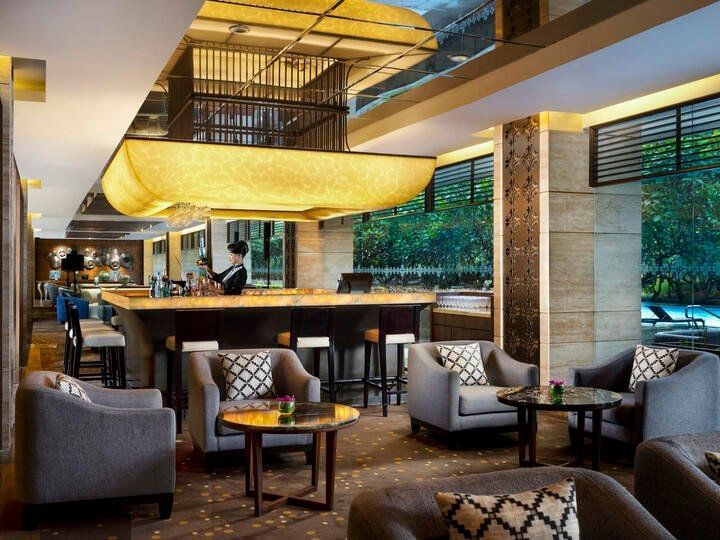 The arranged dining area at Lobby Lounge & Bar in Royal Ambarrukmo Yogyyakarta