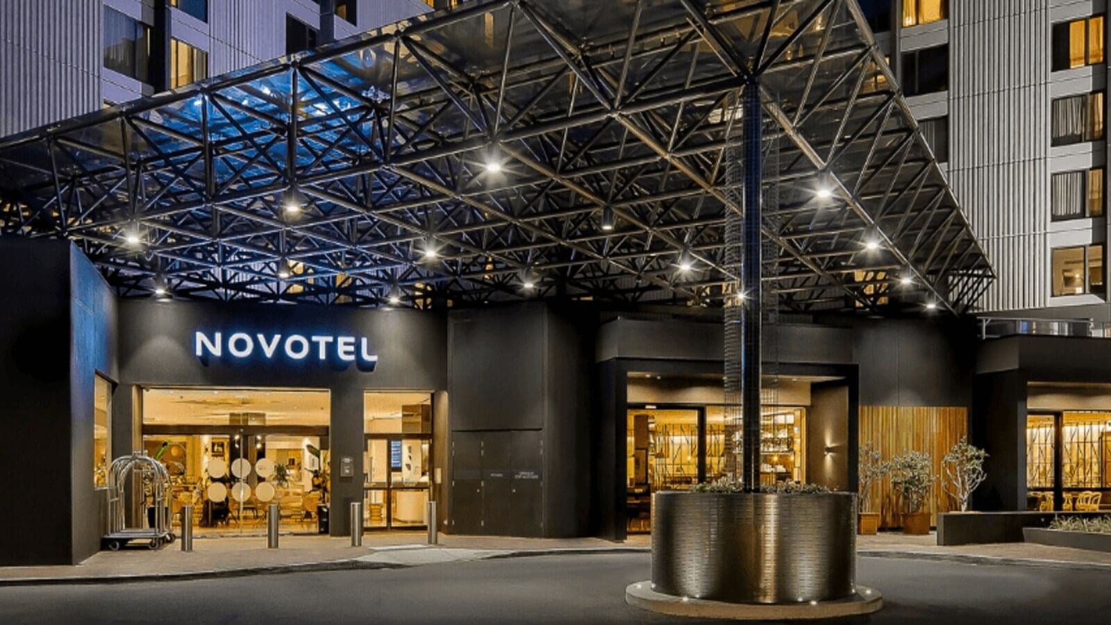 Entrance to the Hotel at Novotel Sydney International Airport