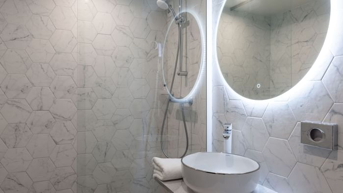 Bathroom vanity of Hotel Rennes South Chantepie