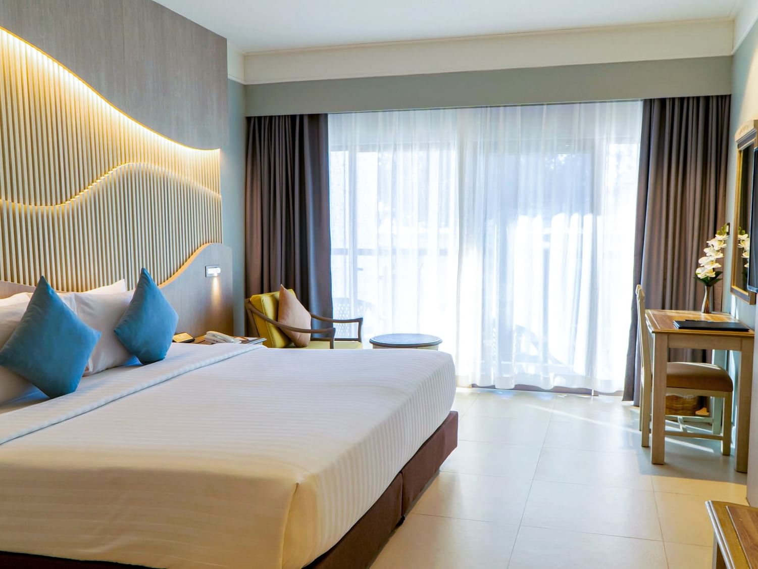 Tub & vanity area in Deluxe Garden View Room at Amora Hotel