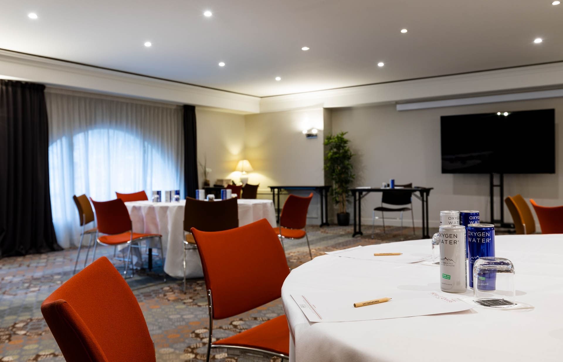 Tables de banquet dressées, salle de réunion, Oceania L'Univers Tours