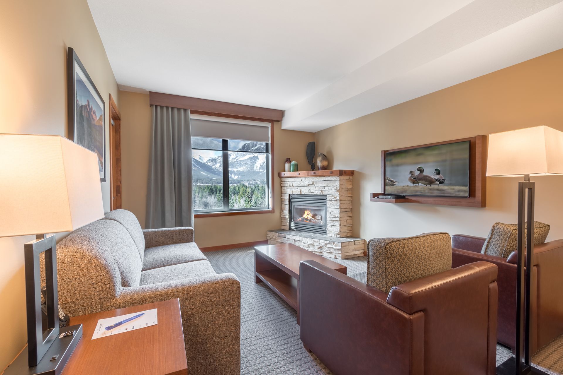 Lounge area in Two Bedroom Suite at Falcon Crest Lodge