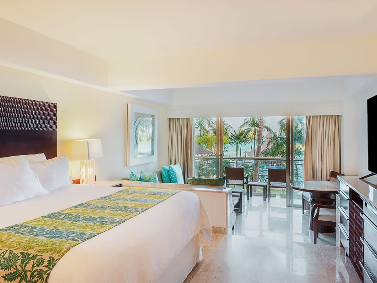 Cama King en Suite Vista al Mar en Grand Fiesta Americana