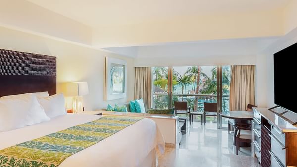 Cama King en Suite Vista al Mar en Grand Fiesta Americana