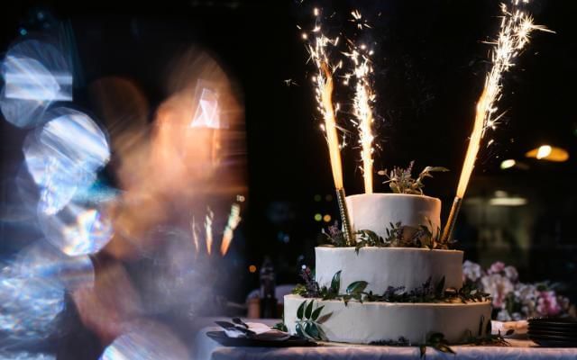 new years eve wedding cake with sparklers at easthampstead park in wokingham