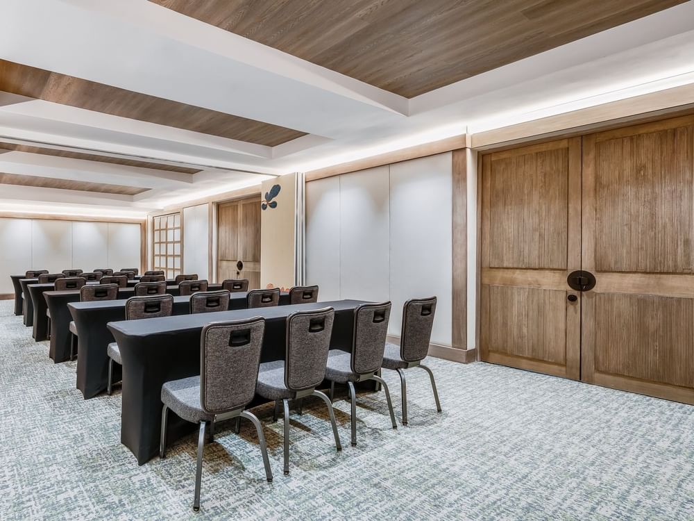 Modern tables and chairs arranged neatly in Salon 4-5 Meeting Room at Grand Fiesta Americana