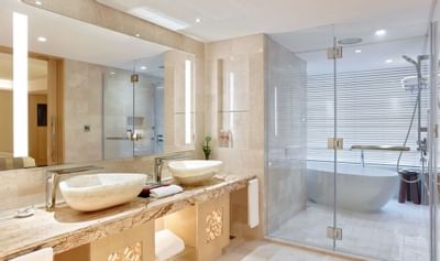 Interior of the Deluxe Room bathroom at White Swan hotel