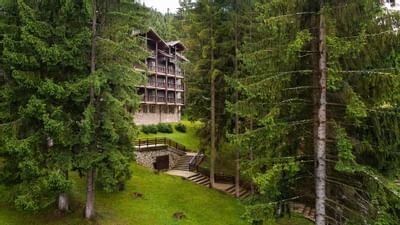 Exterior view of Ana Hotels Bradul in Summer