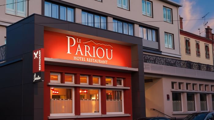 Entrance and front view of Hotel Le Pariou