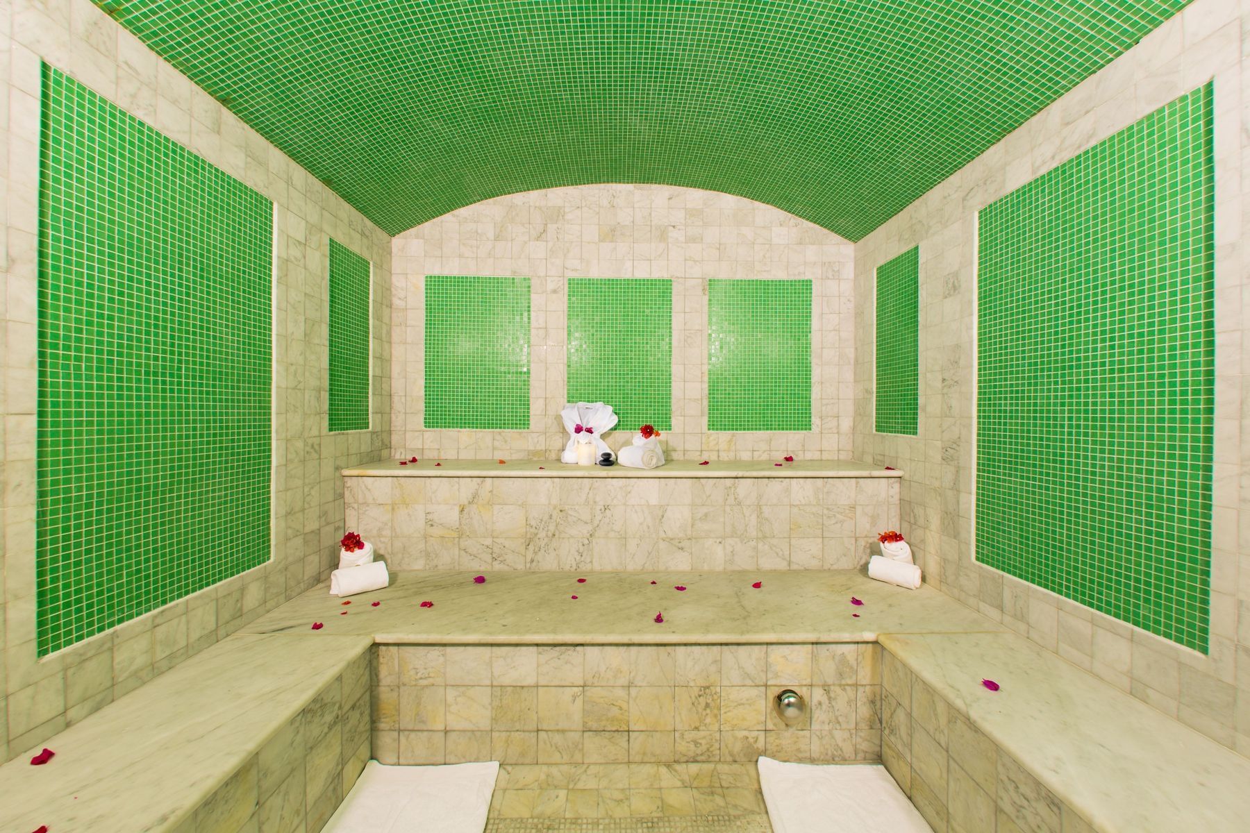 Interior view of the room in the Spa at Somerset On Grace Bay