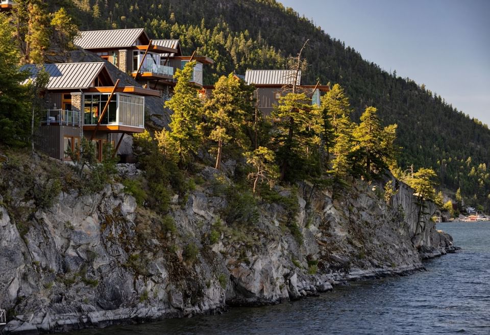 Vernon Resort Hotel Outback Lakeside Vacation Homes Over Cliffs of Okanagan Lake