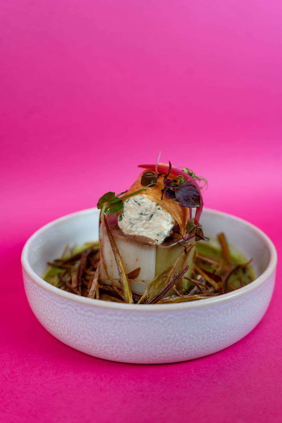 Poireaux à la vinaigrette fumée, œuf mimosa