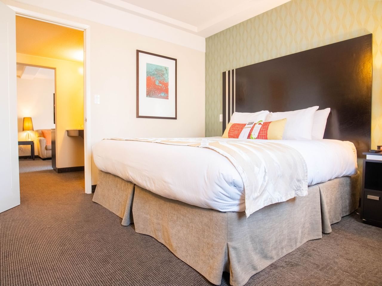Coast-Kamloops-Premium-Suite-1-King 2