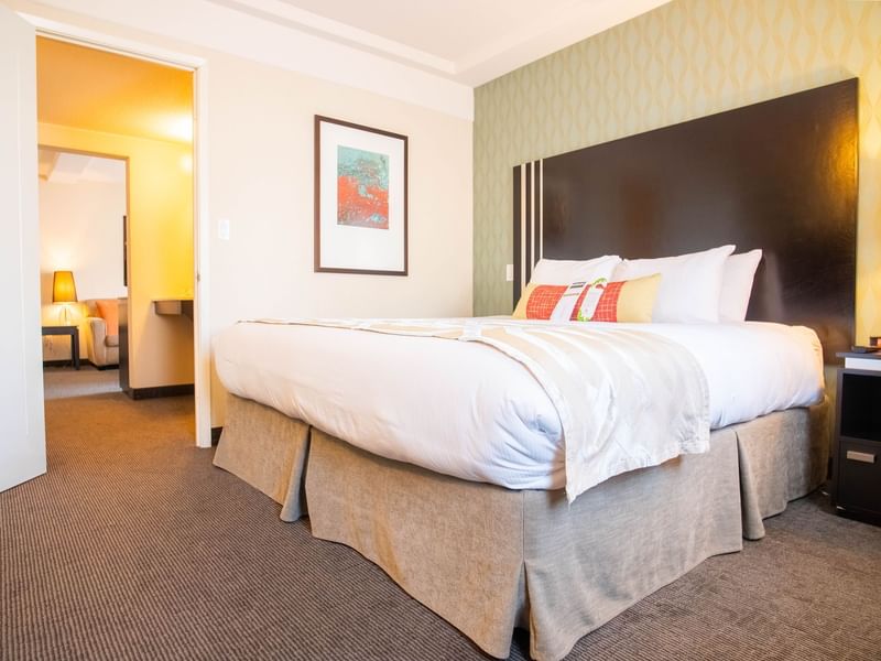 Coast-Kamloops-Premium-Suite-1-King 2