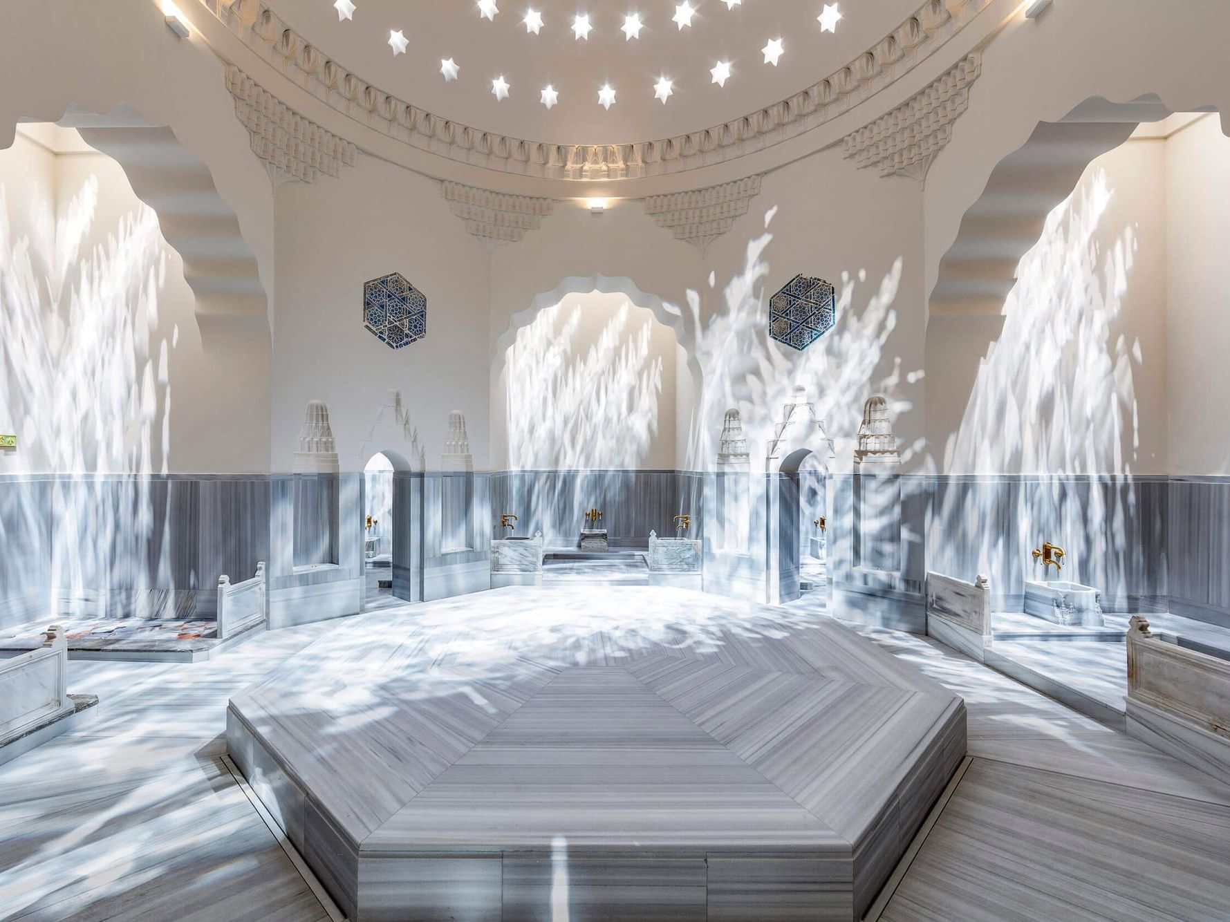 The main chamber of Zeyrek Çinili Hamam, featuring intricate tilework and a central marble platform.