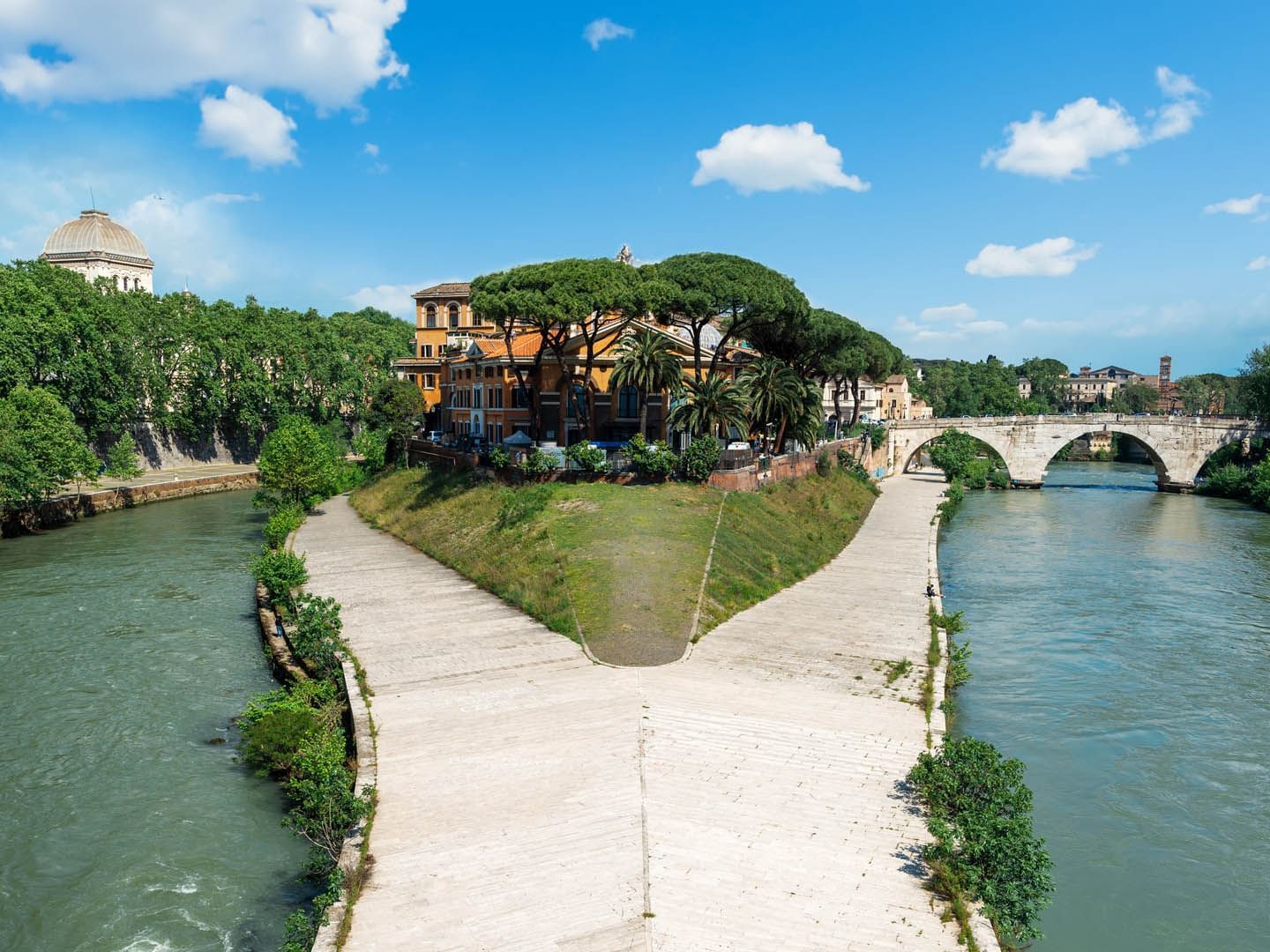 Landscape view of Tiber Island on a sunny day near The Independent