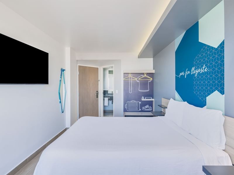 TV en Habitación Superior con cama queen en One Hotels