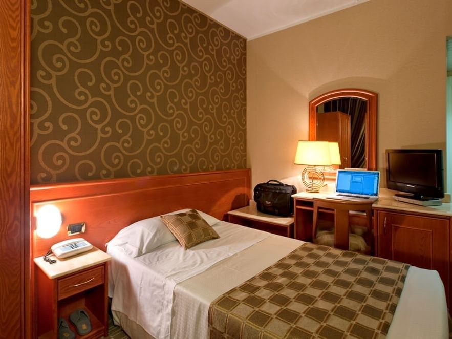 Bed & furniture in Single Classic at Hotel Mozart Milan