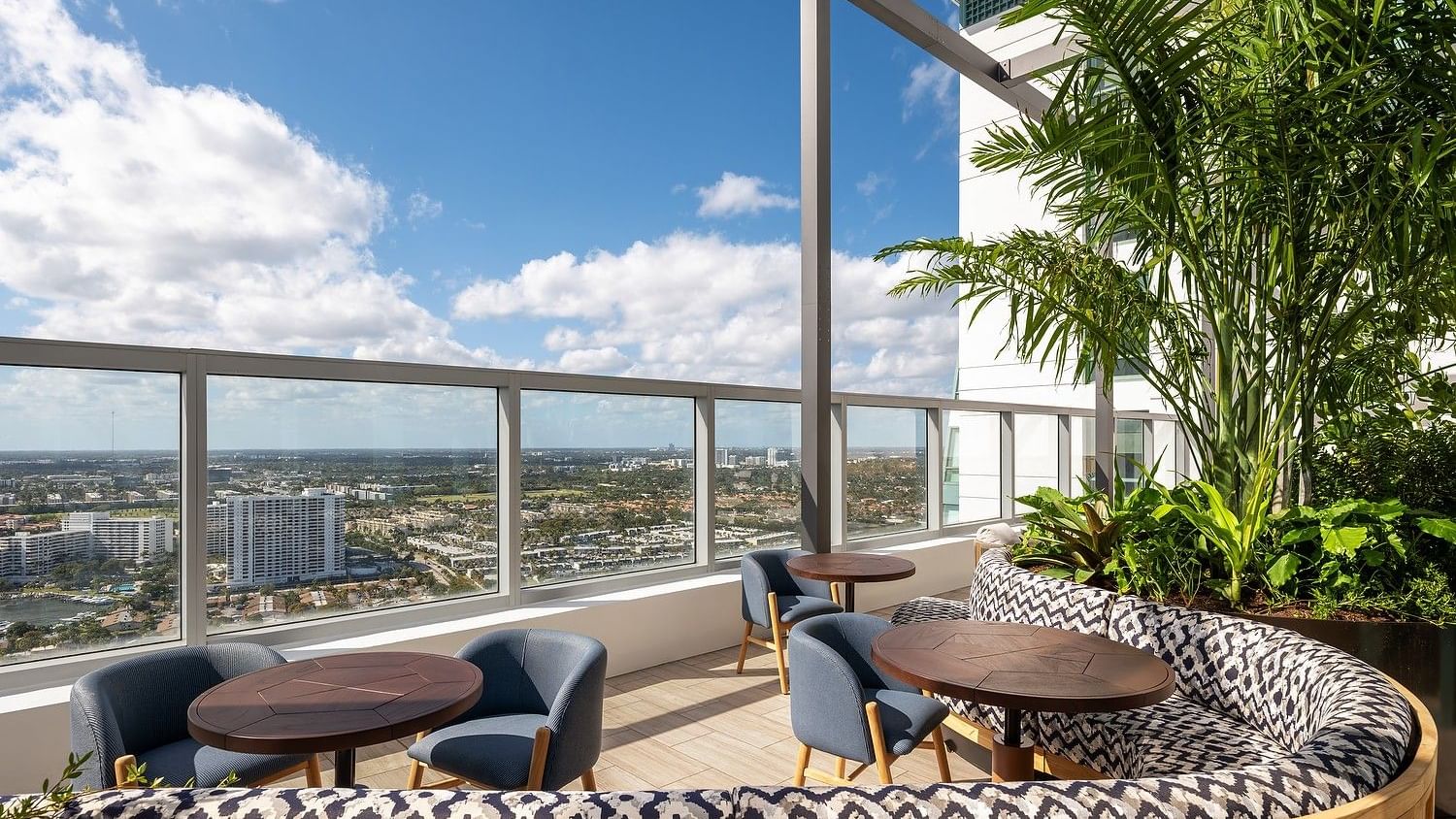 33rd-floor lounge with panoramic Intracoastal Waterway views.