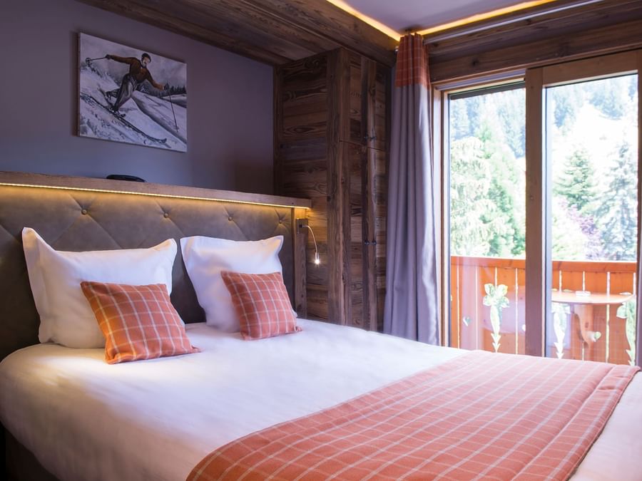 Interior of the Standard Room at Chalet-Hotel Les Gentianettes