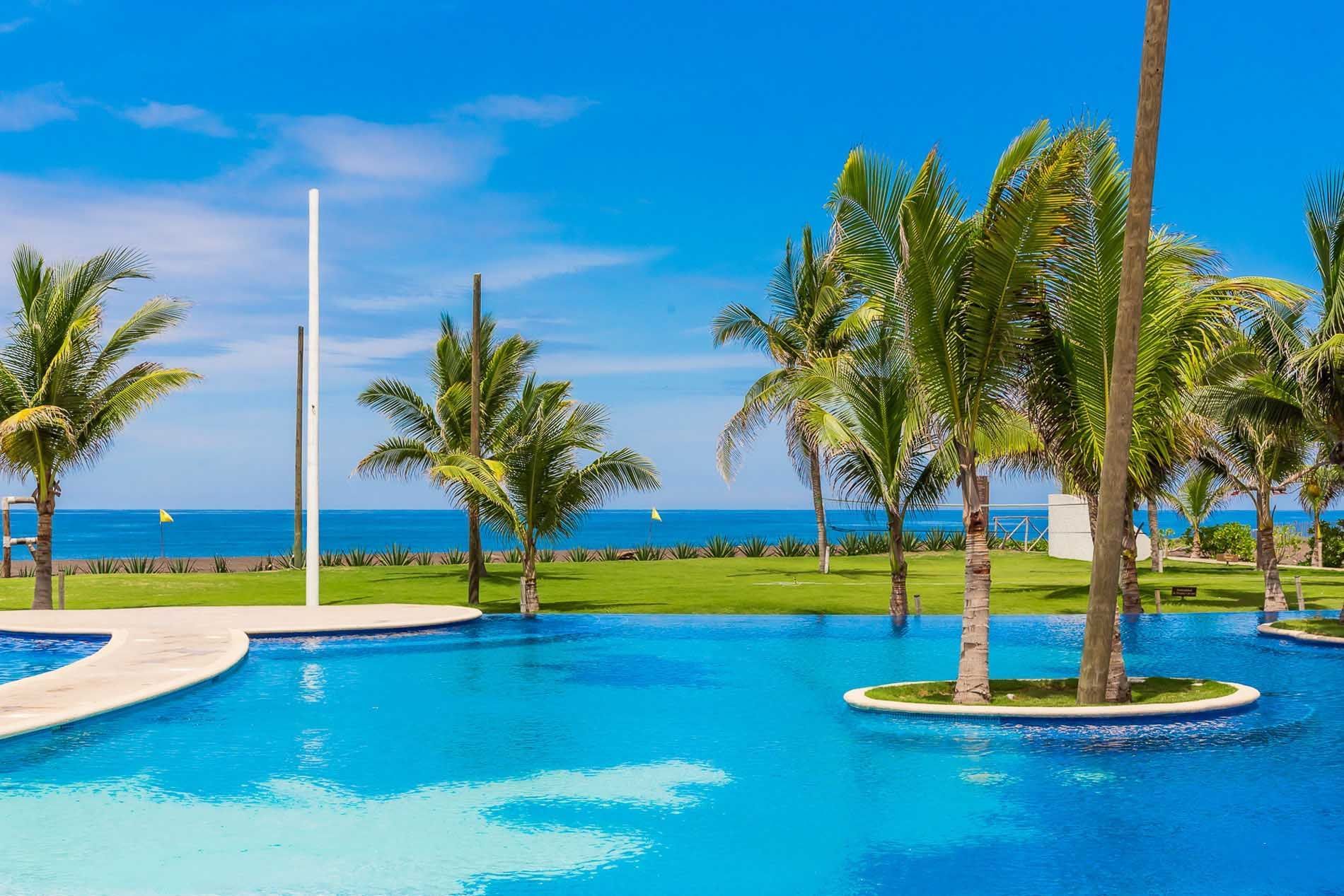 Trees & sunbeds in the Beach Front Garden at La Mar Monterrico