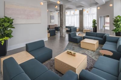 Hi-Lo hotel modulatr seating in conference room for events