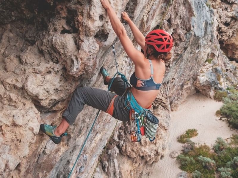 Woman rock-climbing near Falkensteiner Hotels