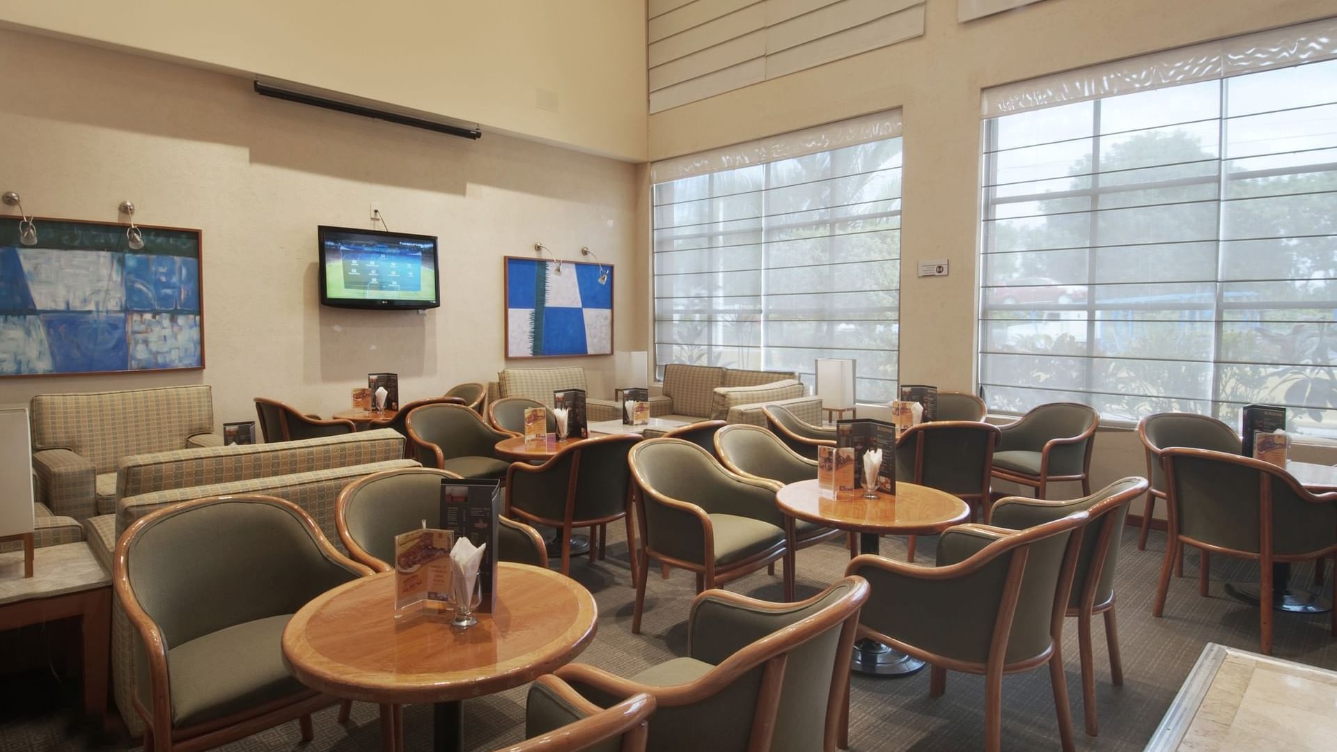 Dining table setting in a restaurant at FI Poza Rica