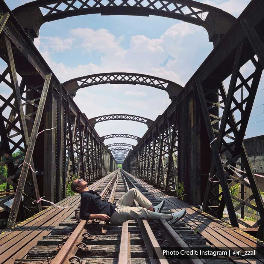 A man was lying down on the Ipoh Victoria Bridge - Lexis Suites Penang 